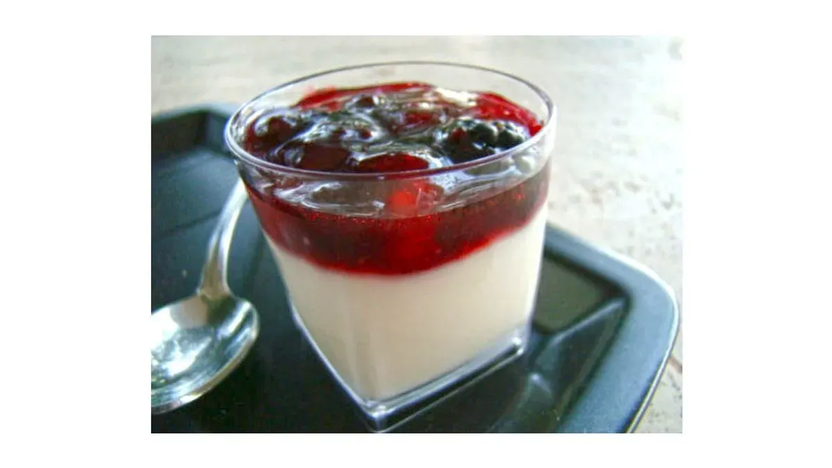 Panna Cotta erdei gyümölcs házi öntettel