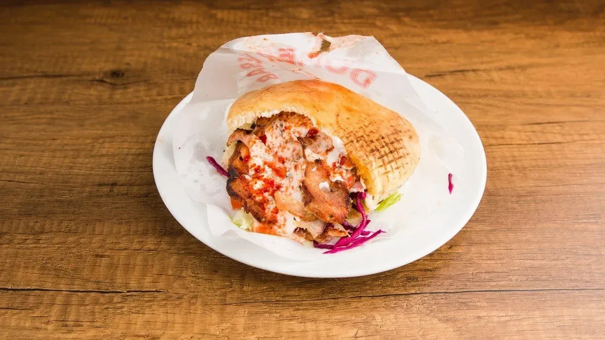 Gyros pitában választható feltétekkel