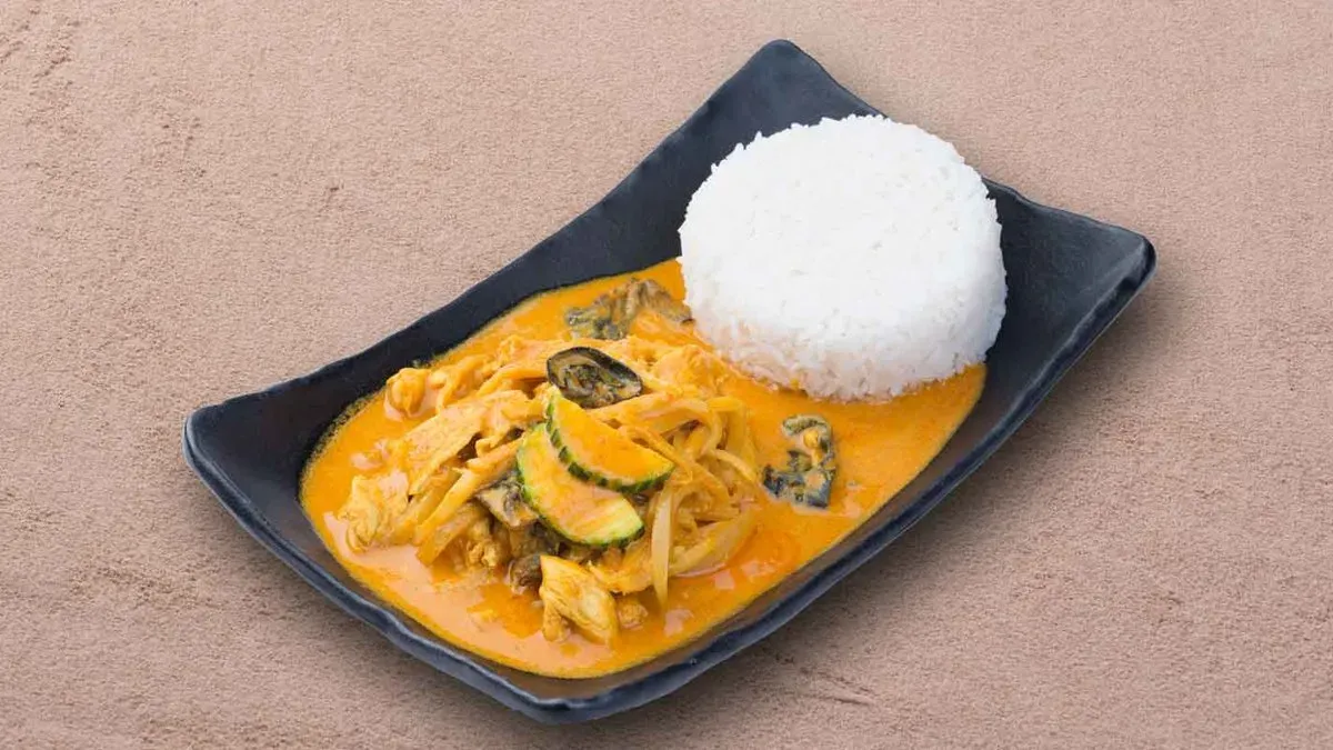 Pad Pet Kaang Luang Kai    🌶️