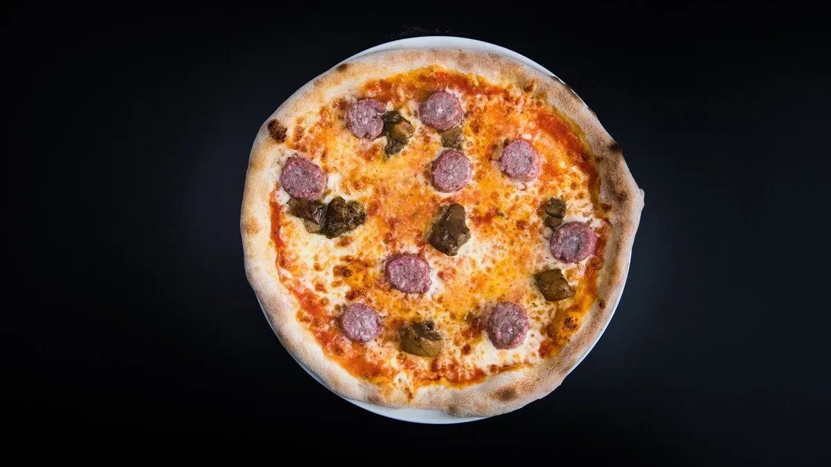 Pizza Porcini e Salsiccia
