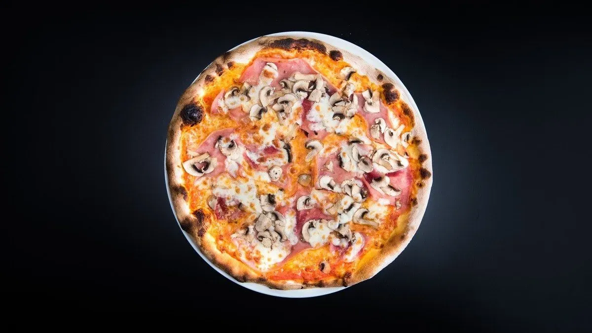 Pizza Prosciutto e funghi