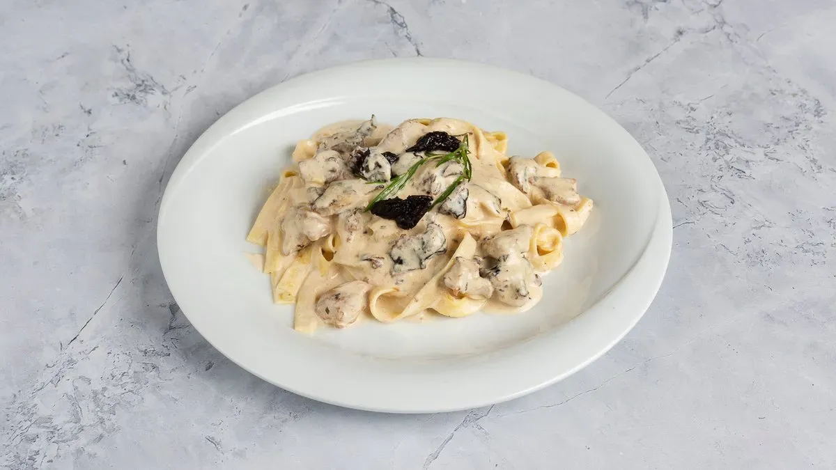 Tagliatelle con prugne