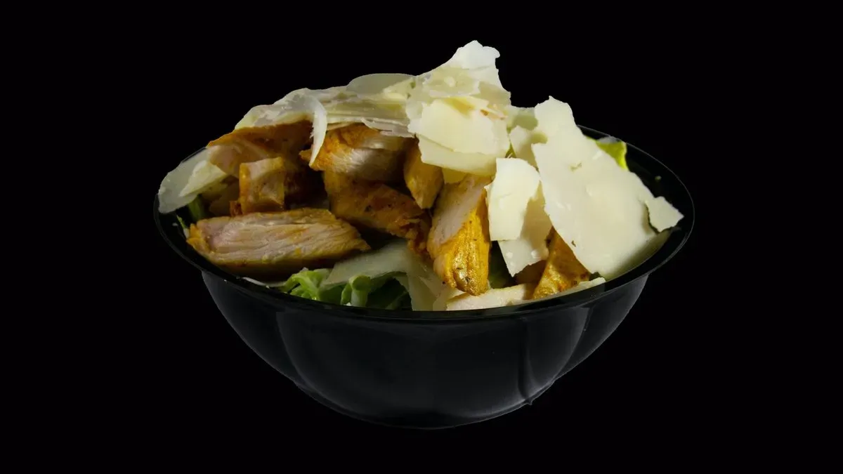 Cézár Saláta grillezett csirkemellel
