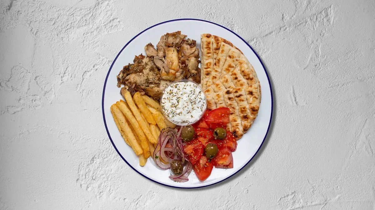 Gyros tál 🍽🐔 csirkehússal, szénsavmentes ásványvízzel