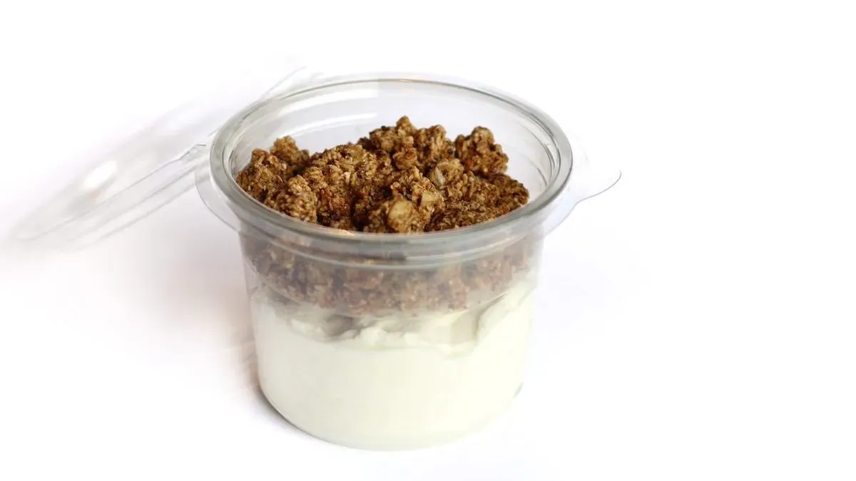 Görög joghurt kókuszos granolával