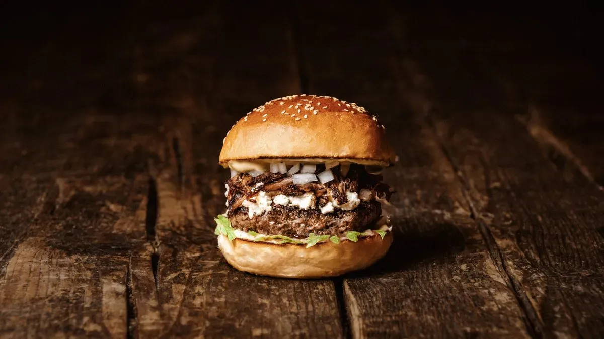 PULLED BEEF BURGER