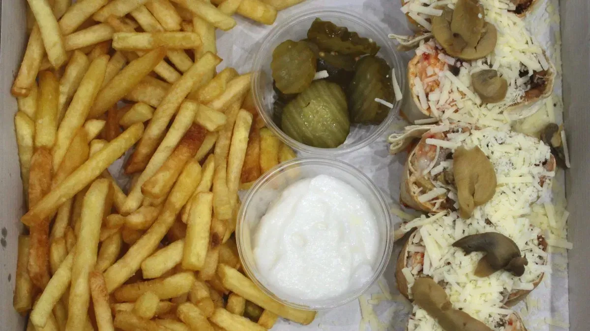 Shawarma syran menü gombával és sajttal