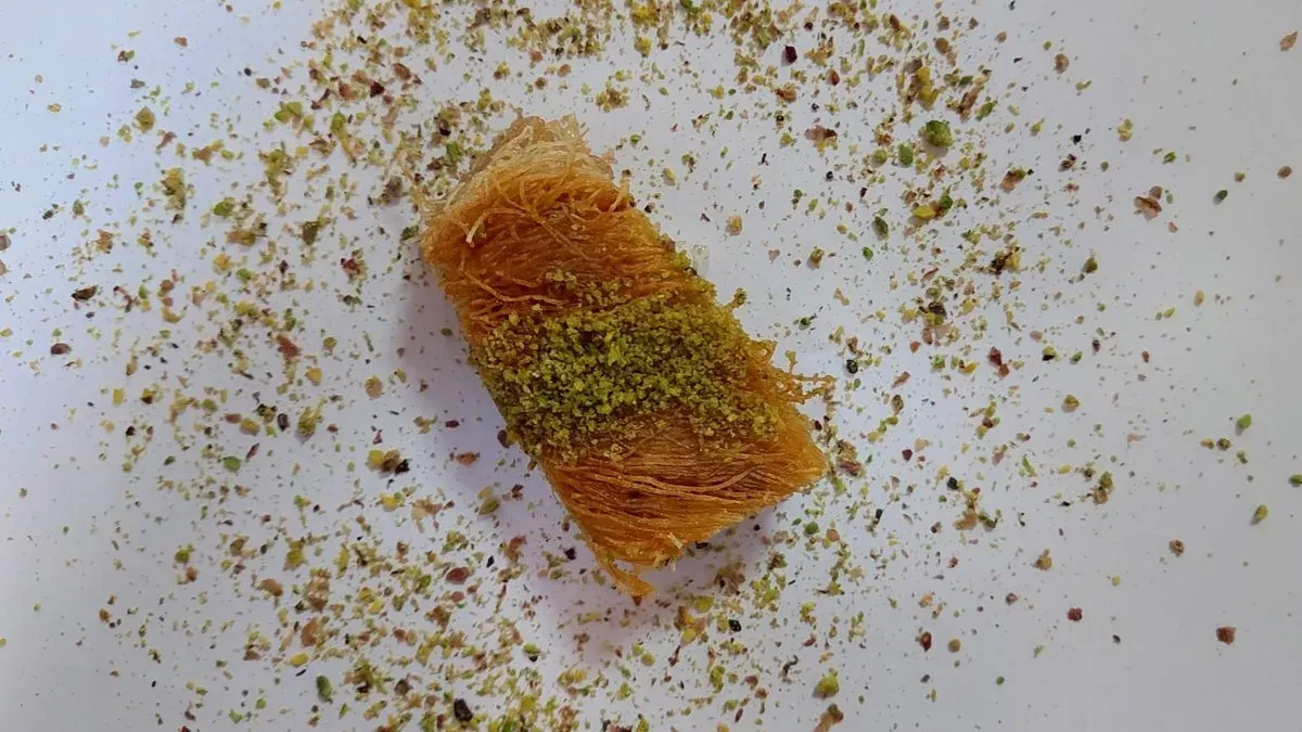 Cérnametéltes pisztáciás baklava (Kadayif)