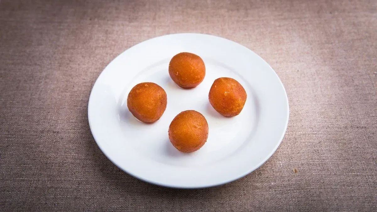 Gulab Jamun (Tejes golyó - 2 db)
