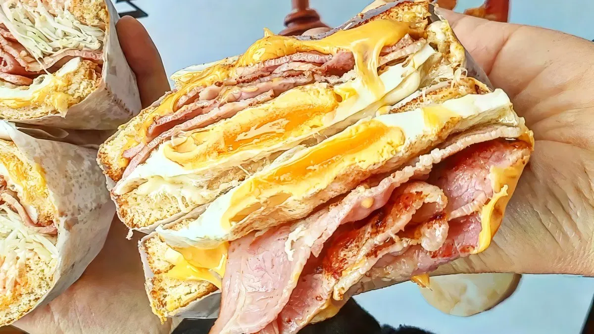 Bacon-sajtos