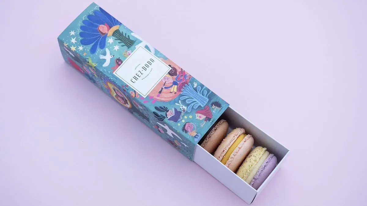 6 DB-OS MACARON VÁLOGATÁS JÓTÉKONYSÁGI DÍSZDOBOZBAN (türkiz)