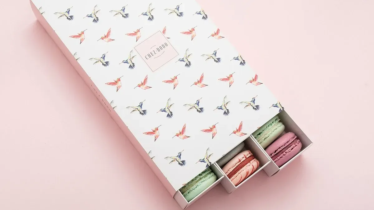 30 DB-OS MACARON VÁLOGATÁS KOLIBRIS DÍSZDOBOZBAN
