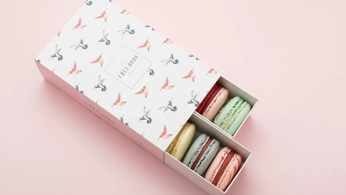 12 DB-OS MACARON VÁLOGATÁS KOLIBRIS DÍSZDOBOZBAN
