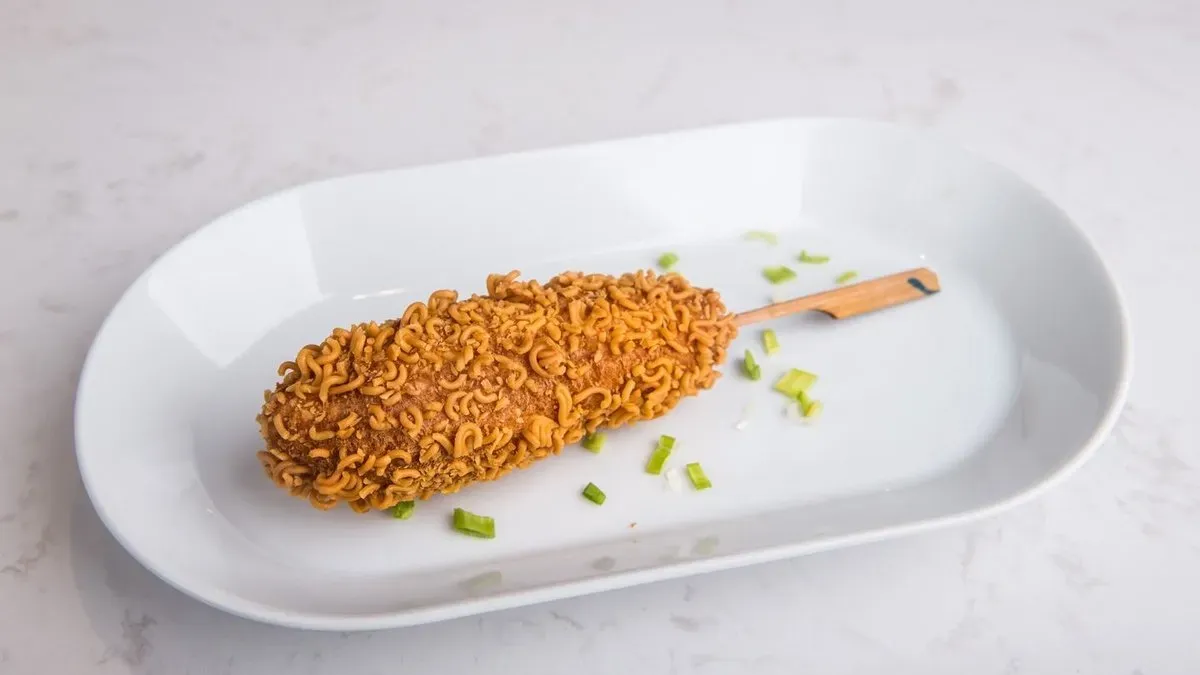 Koreai Corn Dog Ramen Virsli + Sajt