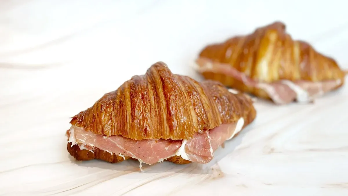 Prosciutto croissant