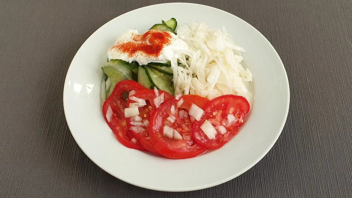 Vegyes saláta
