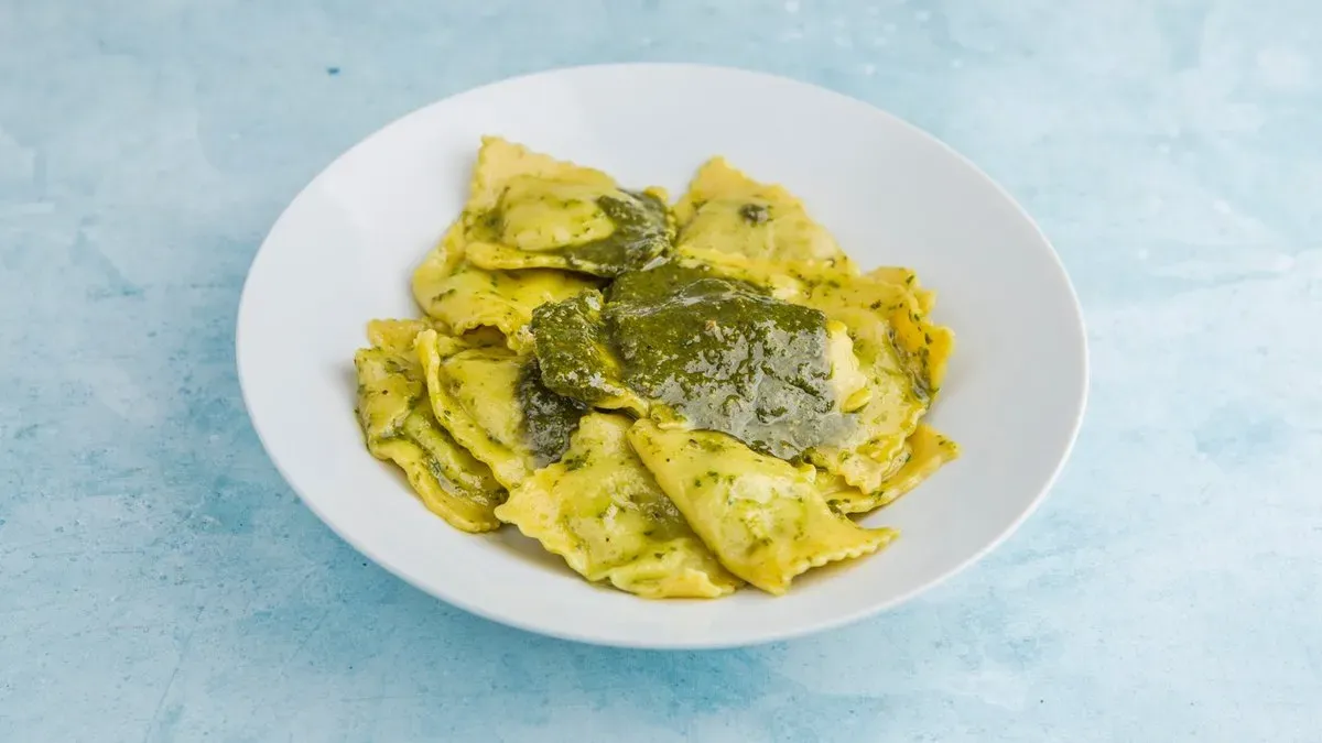 RAVIOLI SPINACI CON PESTO