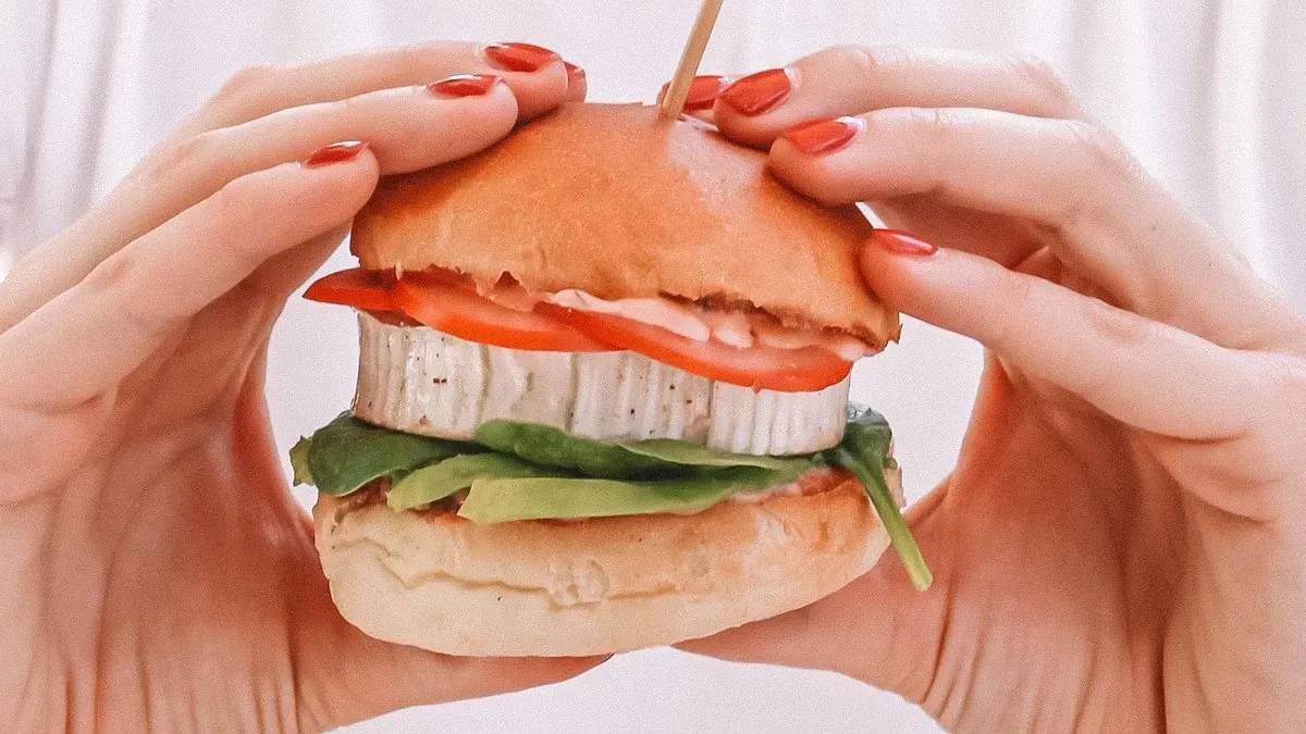 Kecskesajtos burger
