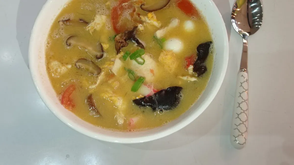 酸辣牛肉粉丝汤 Savanyú csípős üvegtészta leves marhahússal