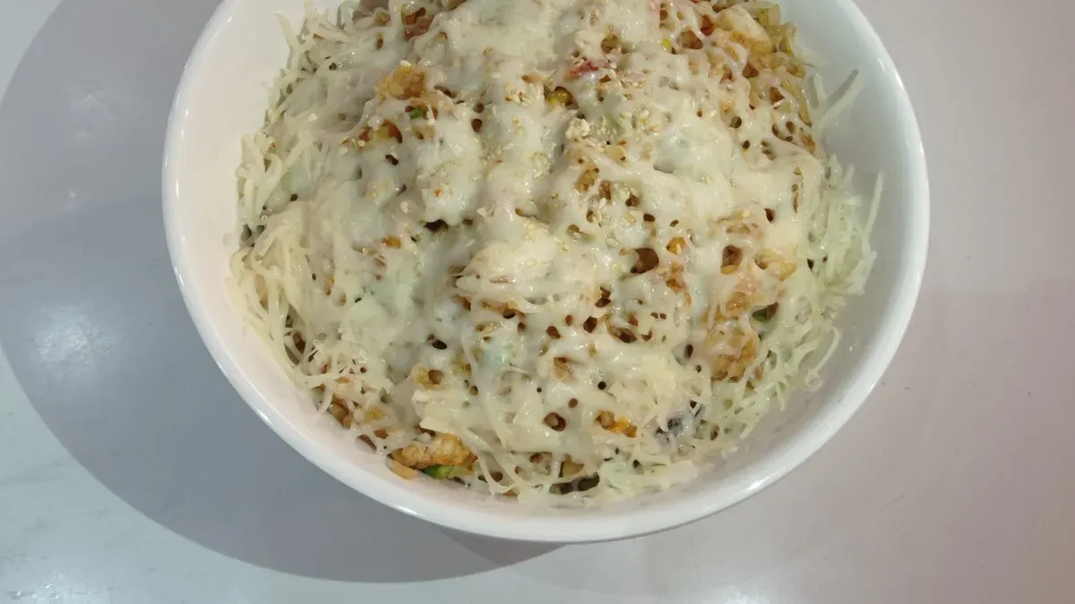 Pirított rizs csirke, garnélarák,sajttal 虾仁鸡肉芝士炒饭