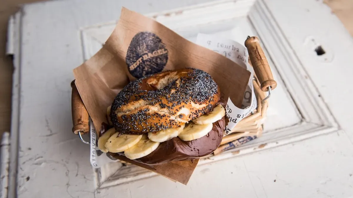 NUTELLA & BANÁN BAGEL