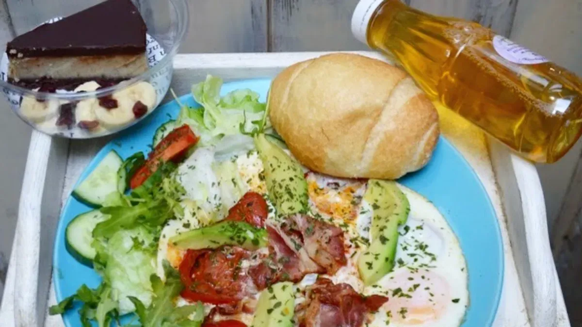 Keto1 - Bacon&eggs paradicsommal és avokádóval   (60g zsír,40g fehérje,10g ch)