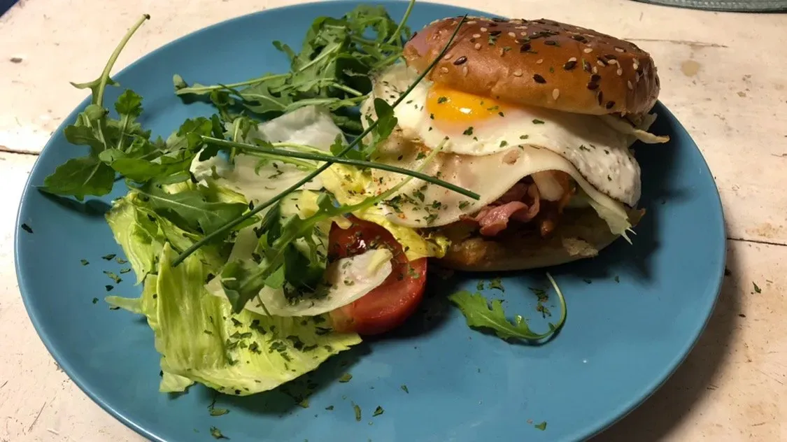 Menü 4. (napi leves+tojás burger bacönös)