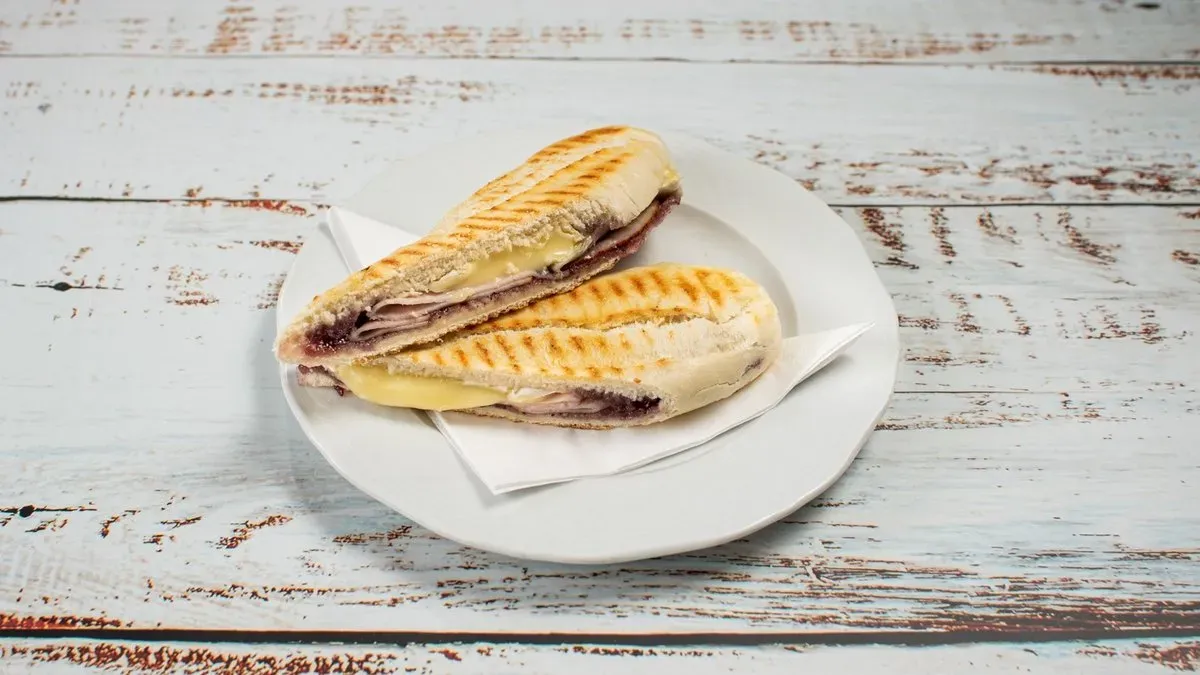 Brie sajtos szendvics
