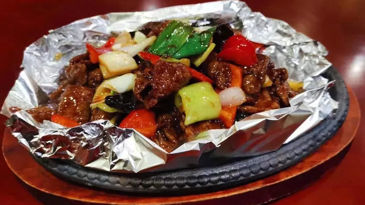501 Vaslapon sült marhahús 铁板牛肉