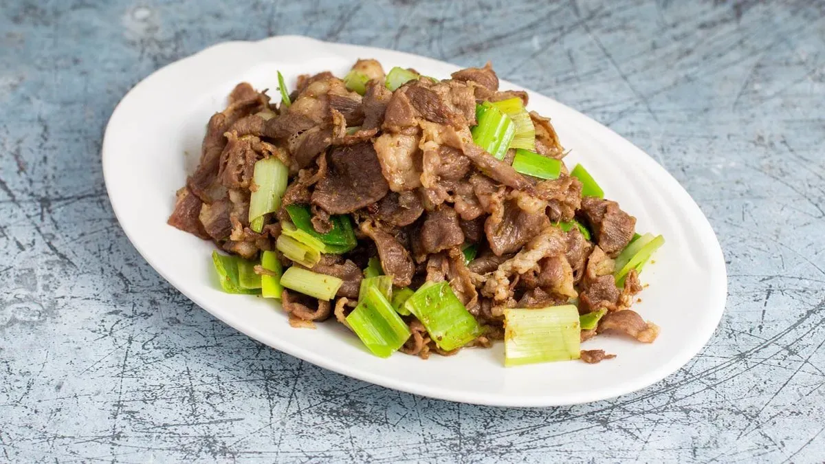 302 Köményes bárányhús 孜然羊肉