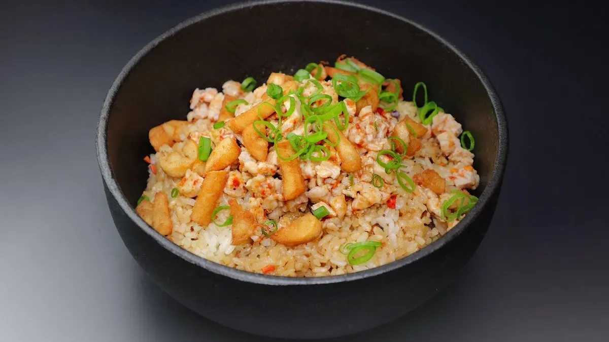 826 Ragacsos rizs meleg serpenyőben 石锅糯米饭