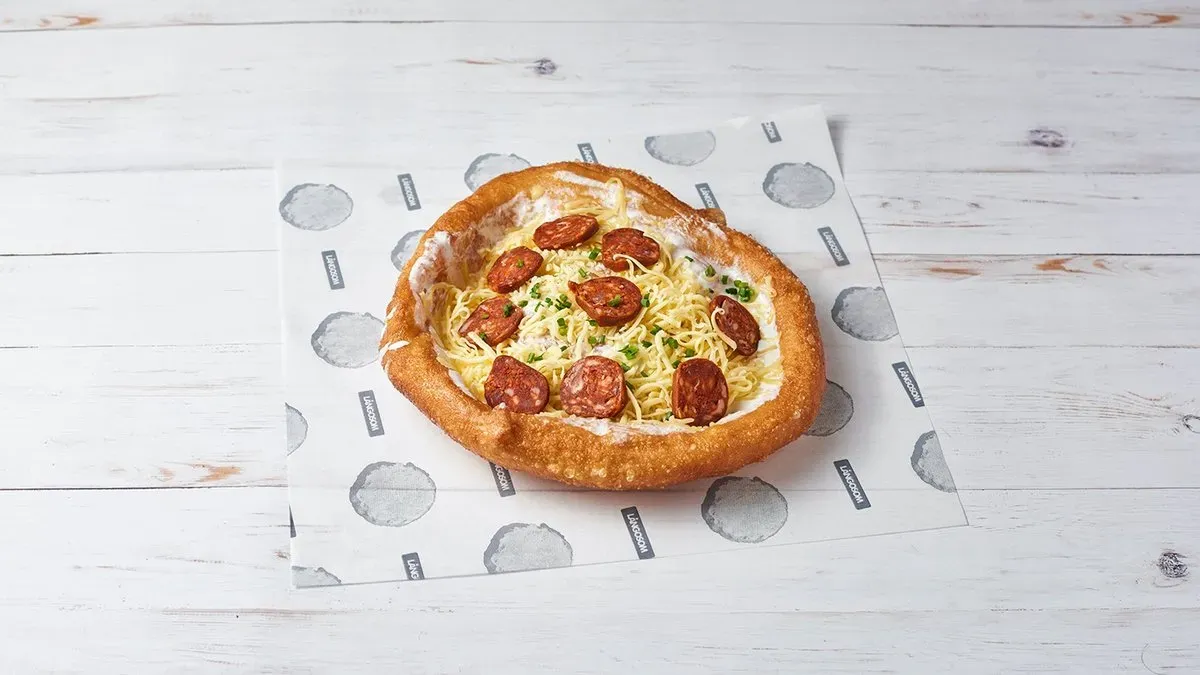 Kolbászos lángos
