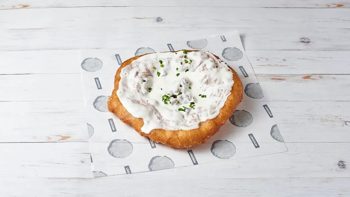 Tejfölös lángos