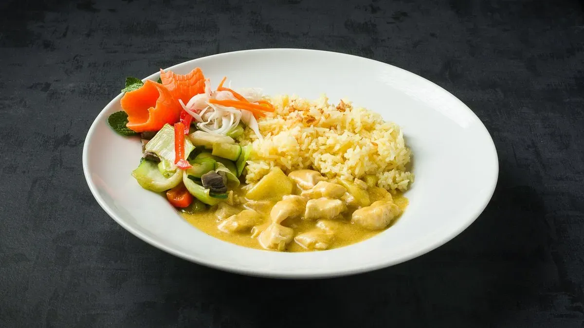 Csirkés curry rizs