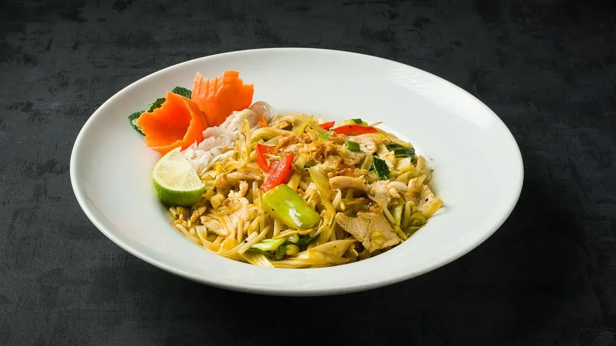Wok pho rizstészta-Csirkehús