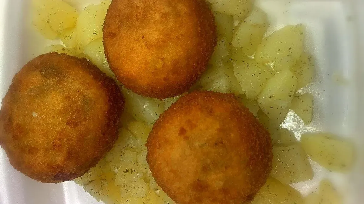 Sajttal töltött gomba rántva tartárral