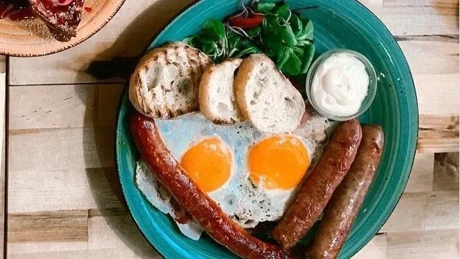 Lion’s Breakfast