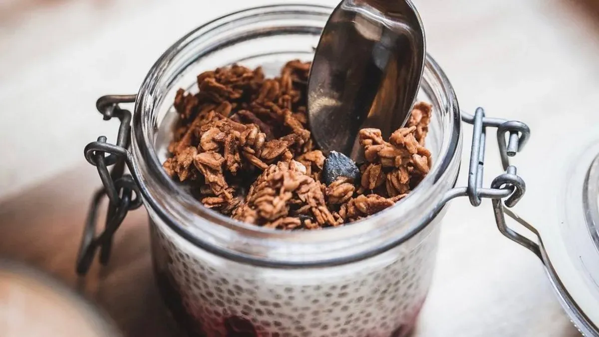Chia Pudding Granolával