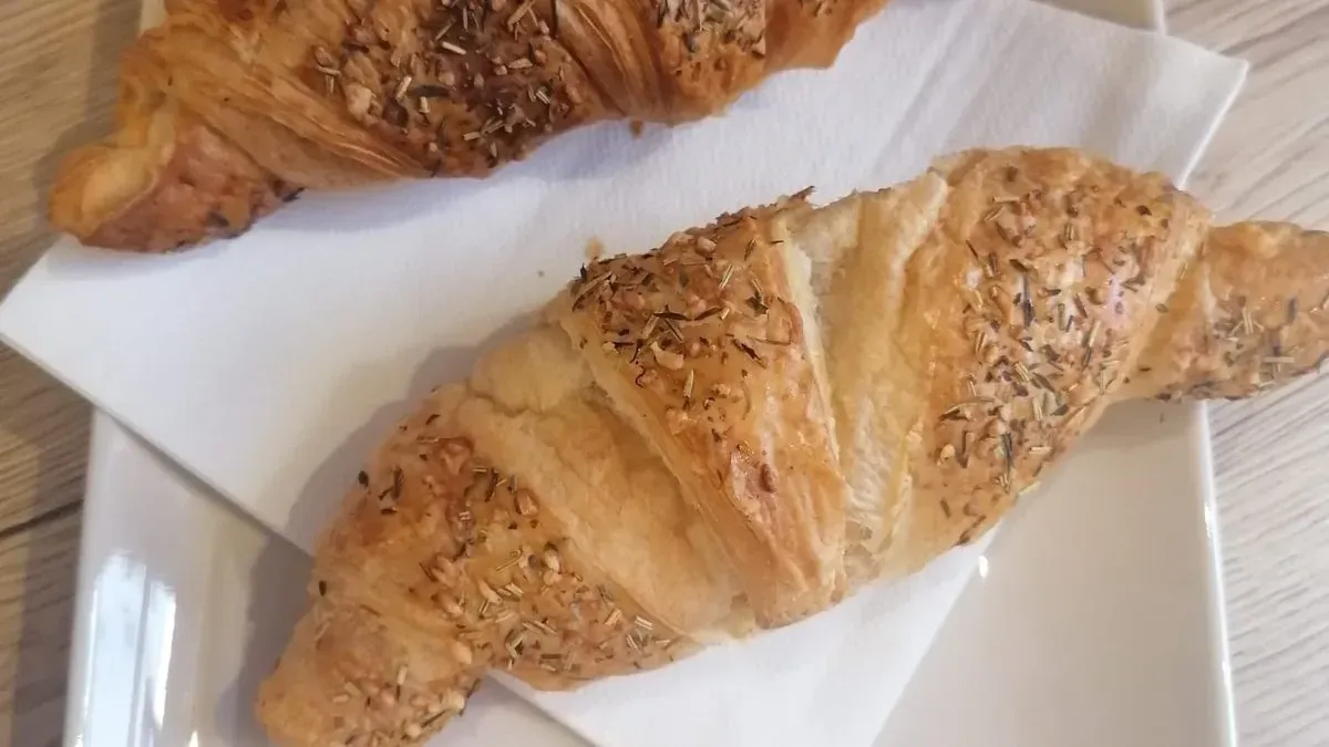 Sajtos croissant menü