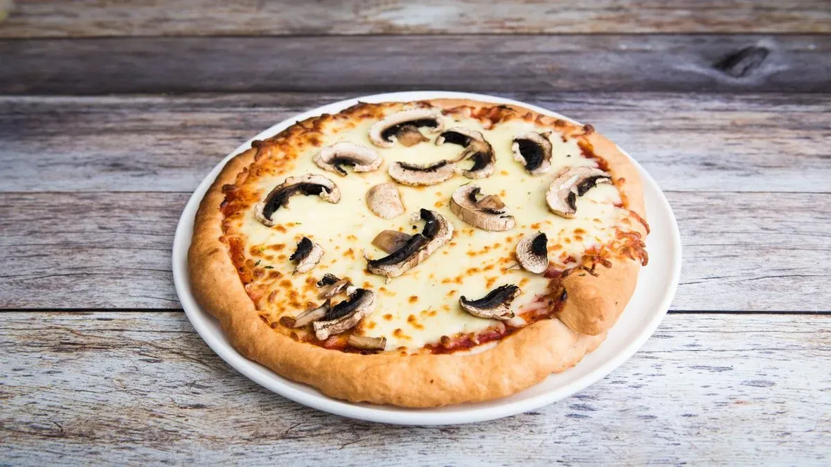 Sonkás-gombás pizza