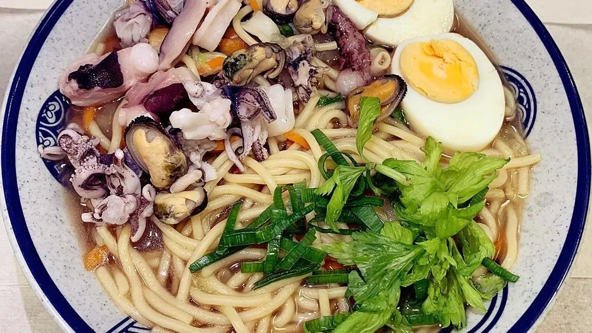 Ramen tengeri gyümölccsel