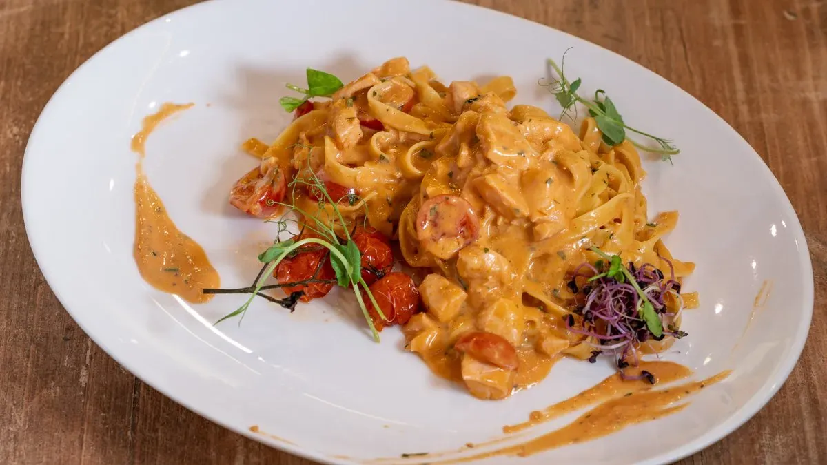 Friss tejszínes tagliatelle lazaccal