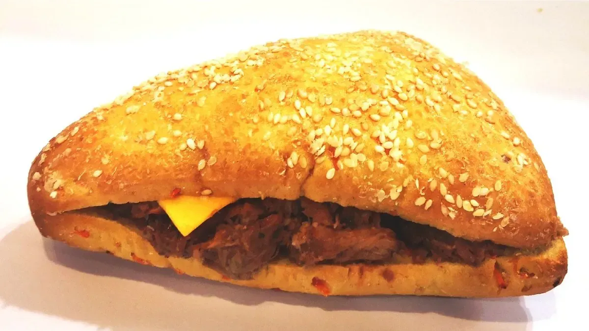 Cheddar sajtos pulled pork szendvics