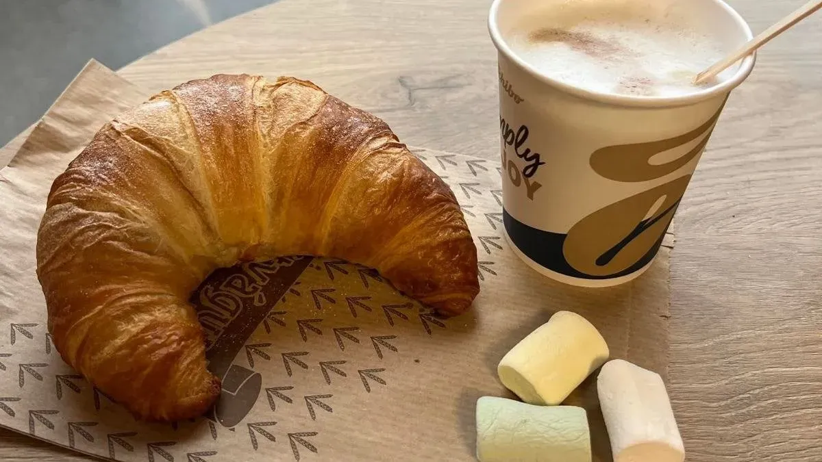 Patkó alakú vajas croissant