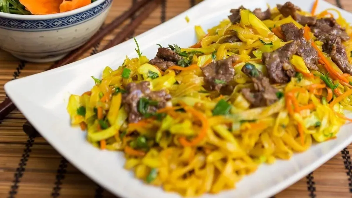 Phở xào / Rizstészta