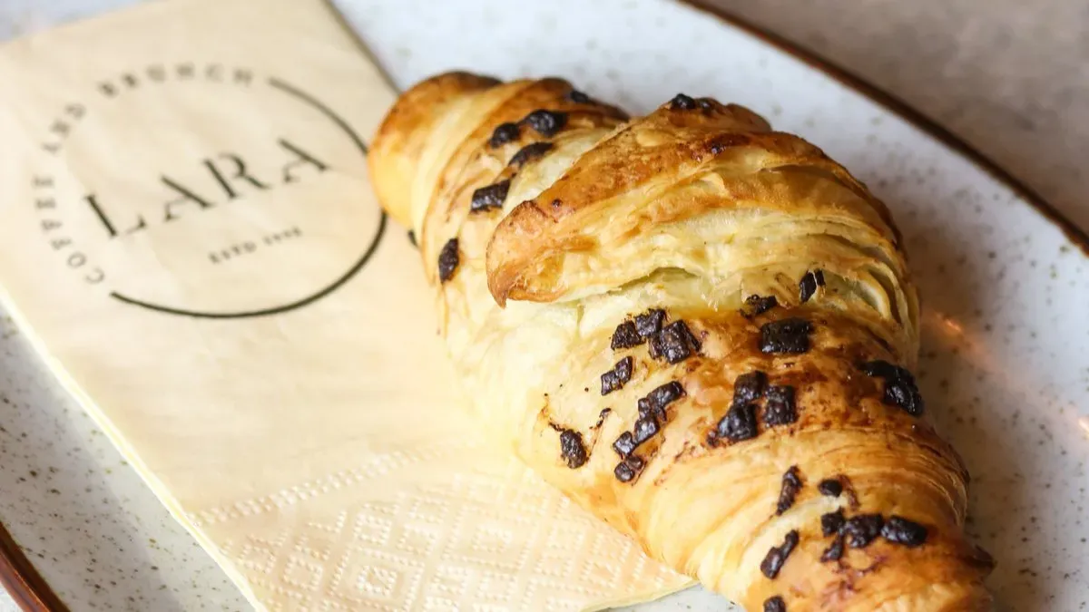 Croissant kakaós-mogyorós töltelékkel
