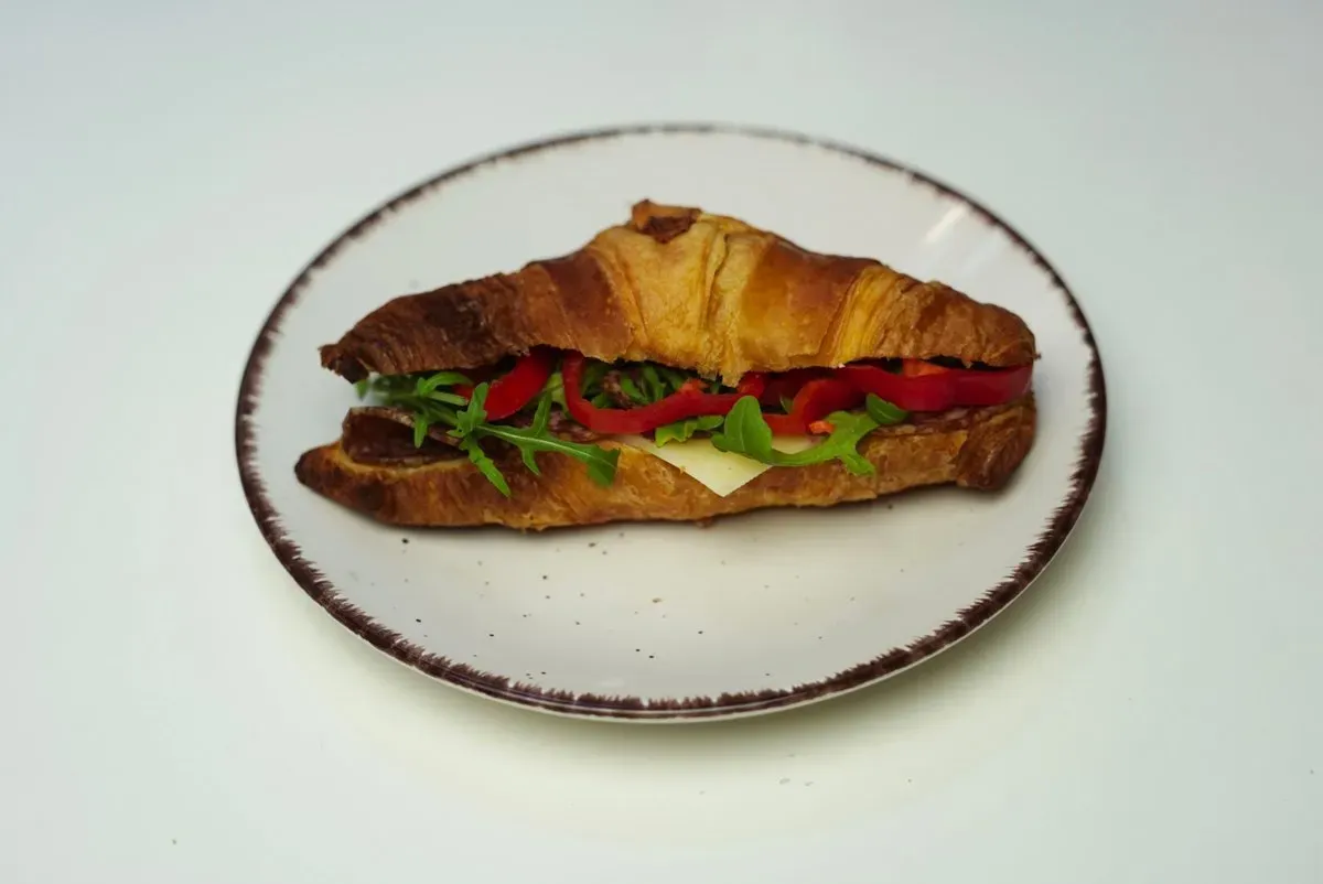 Salami & cheese sandwich / szendvics