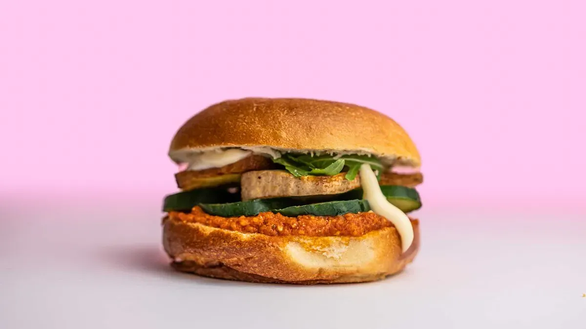 NEW - VEGAN ROASTED RED PEPPER PESTO & TOFU