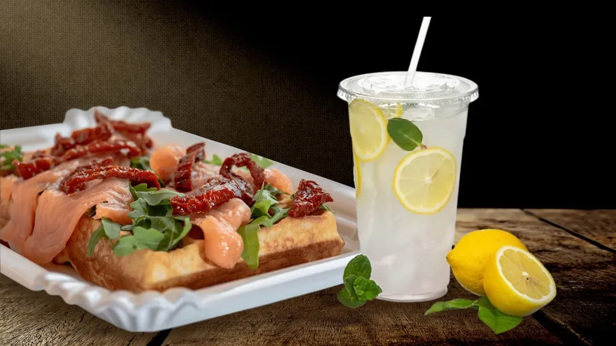 Füstölt lazacos gofri + 0,5 L házi limonádé