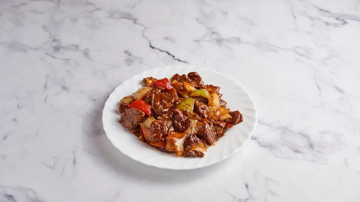 牛肉蛋炒饭(Csipős) Marhahús Szecsuáni módra tojásos rizzsel 牛肉和蛋炒饭
